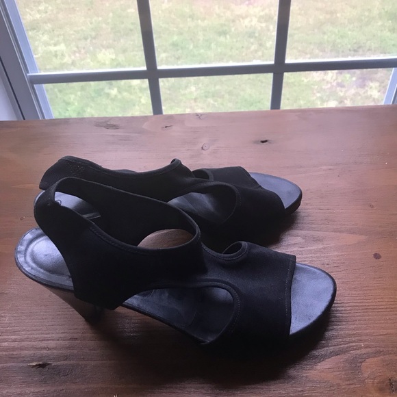 Stretch fabric, Stuart Weitzman Sandals - Picture 3 of 4